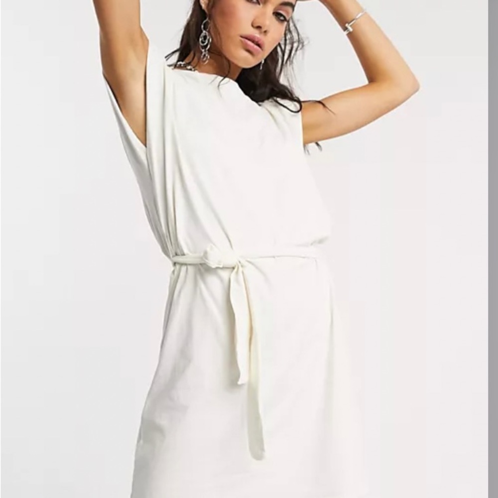 tie-waist padded shoulder dress in BLUE
